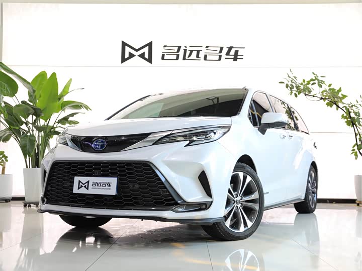 Фото 1 - Toyota Granvia