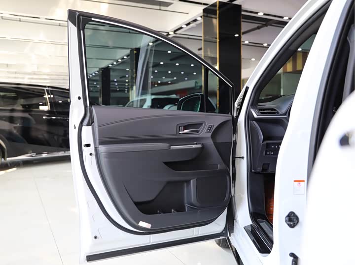 Фото 6 - Toyota Granvia