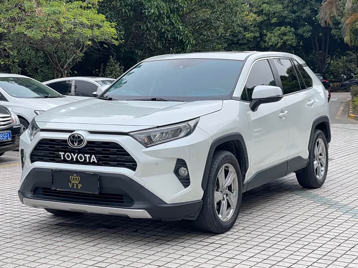 Фото 1 - Toyota RAV4