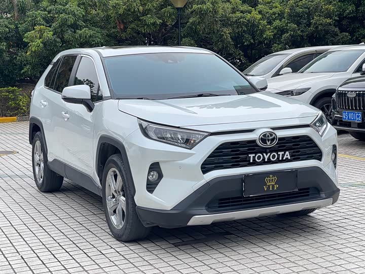 Фото 2 - Toyota RAV4