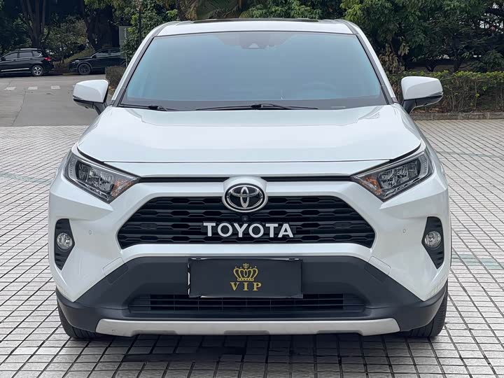 Фото 3 - Toyota RAV4