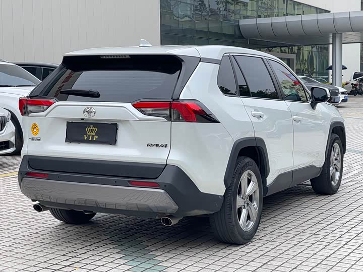 Фото 5 - Toyota RAV4