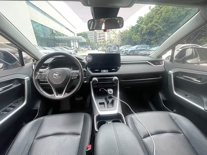 Фото 7 - Toyota RAV4