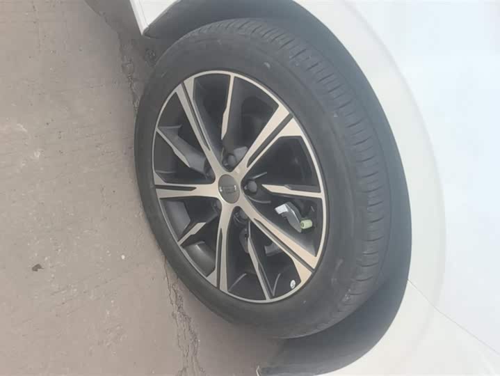 Фото 6 - Geely Emgrand