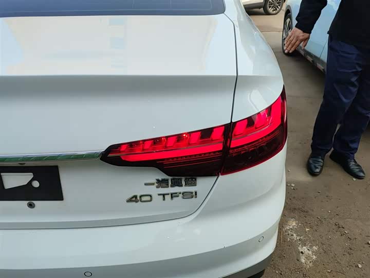 Фото 8 - Audi A4L