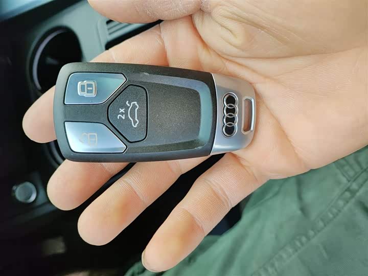 Фото 9 - Audi A4L