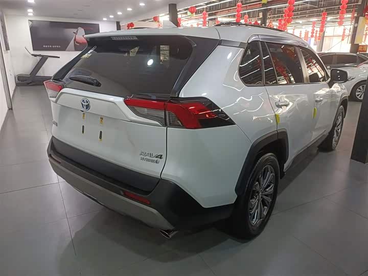 Фото 7 - Toyota RAV4