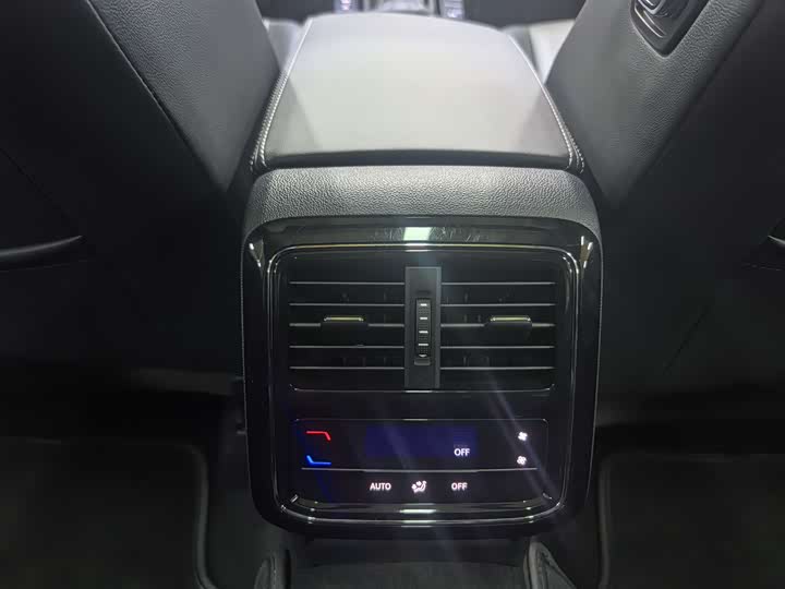 Фото 8 - Volkswagen Passat