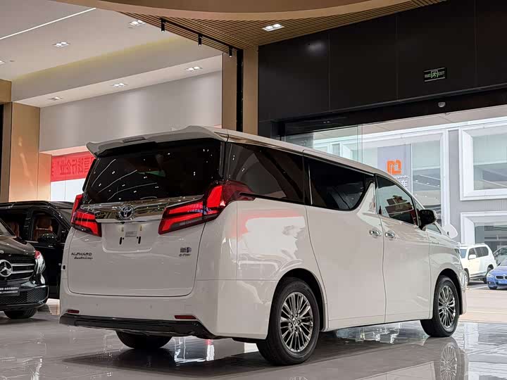 Фото 6 - Toyota Alphard