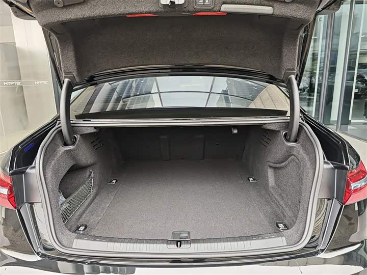 Фото 9 - Audi A6L