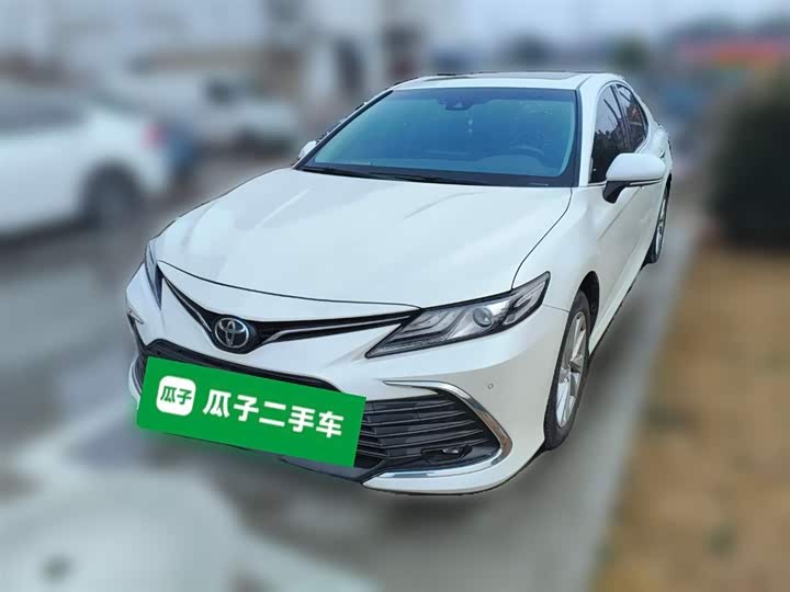 Фото 2 - Toyota Camry
