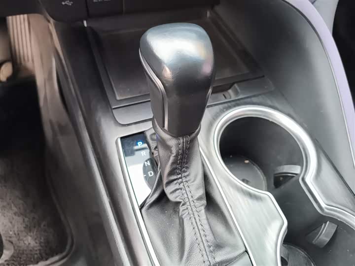 Фото 7 - Toyota Camry