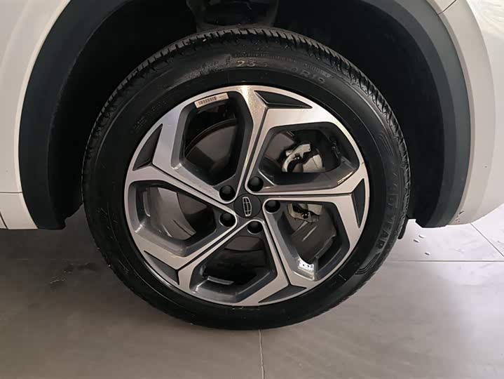 Фото 6 - Geely Monjaro