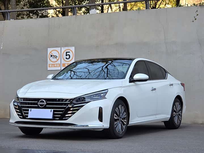 Фото 1 - Nissan Teana