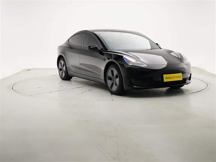 Фото 4 - Tesla Model 3