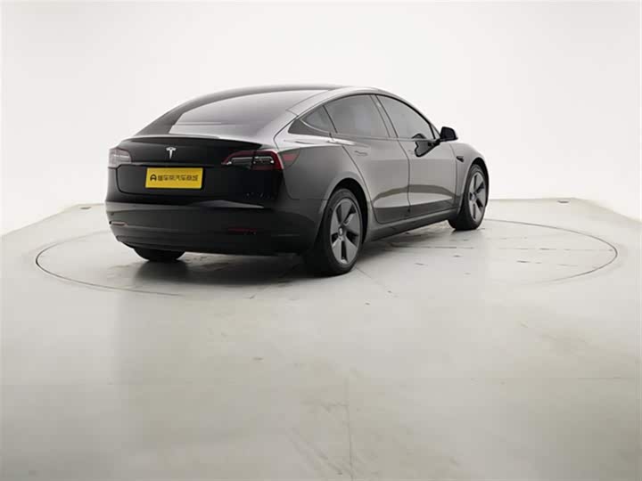 Фото 8 - Tesla Model 3