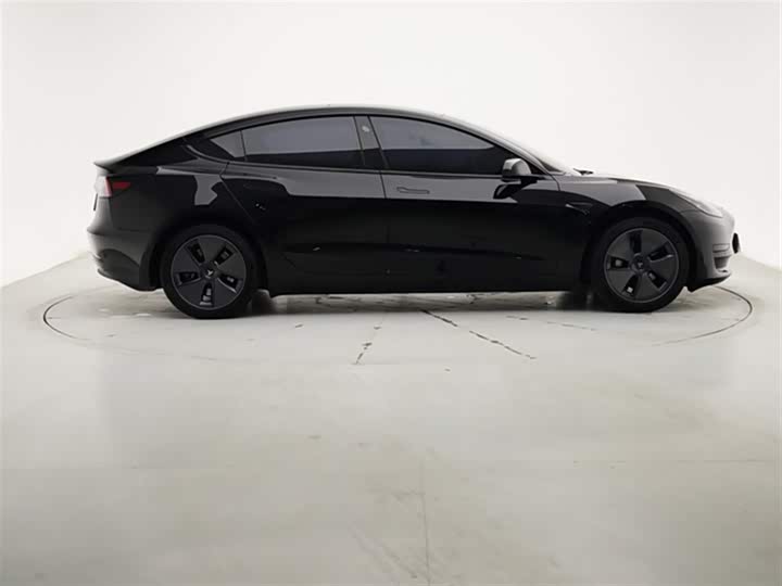 Фото 9 - Tesla Model 3