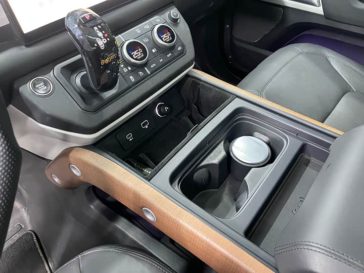 Фото 7 - Land Rover Defender