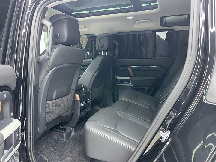 Фото 9 - Land Rover Defender