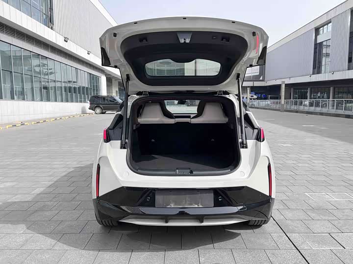 Фото 2 - Zeekr X