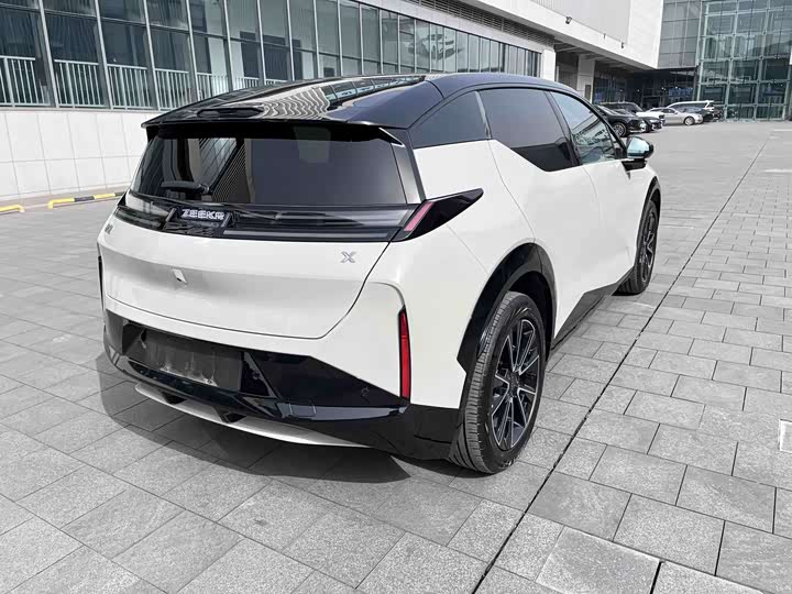 Фото 3 - Zeekr X