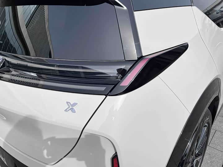 Фото 5 - Zeekr X