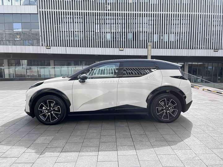 Фото 6 - Zeekr X