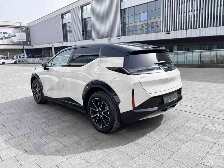 Фото 8 - Zeekr X