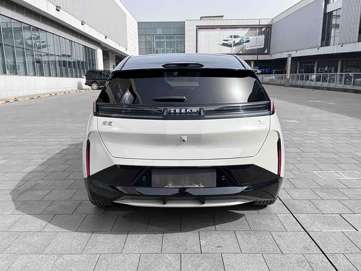 Фото 9 - Zeekr X