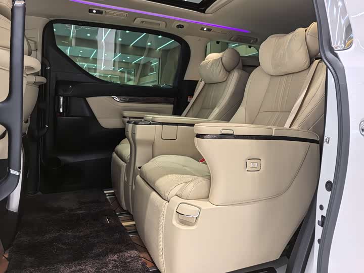 Фото 7 - Toyota Alphard