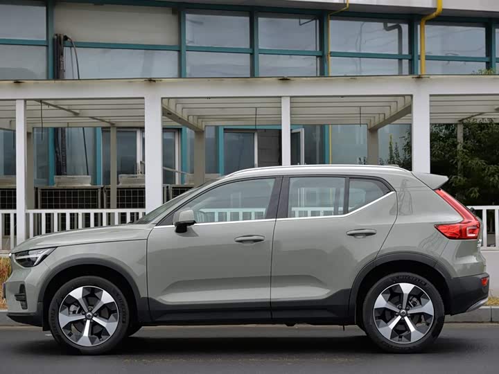 Фото 2 - Volvo XC40