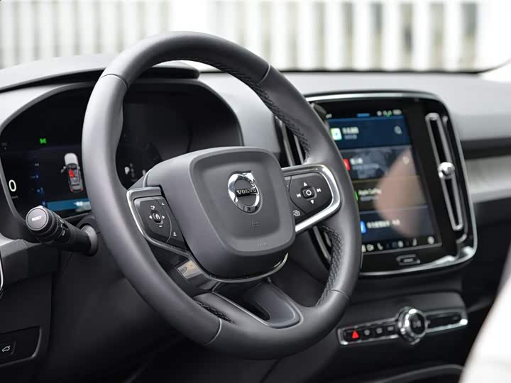 Фото 6 - Volvo XC40