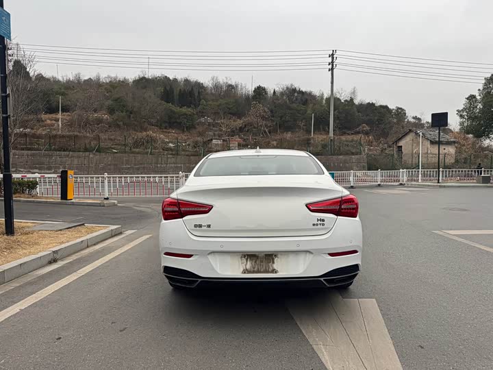 Фото 7 - Hongqi H5