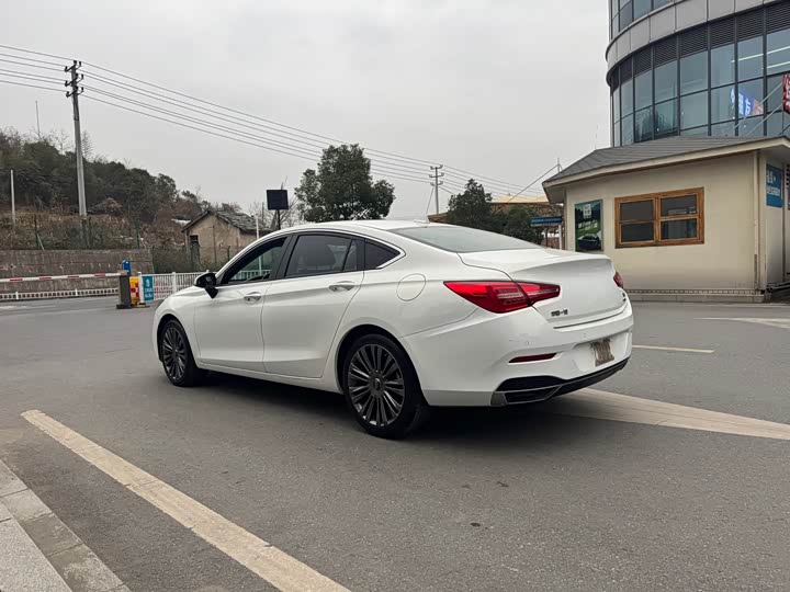 Фото 8 - Hongqi H5