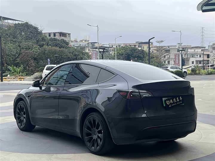 Фото 8 - Tesla Model Y