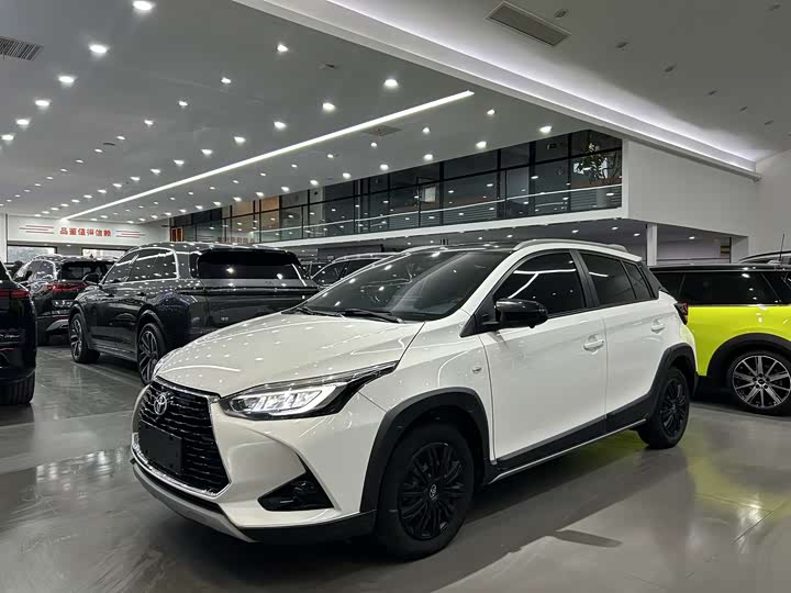 Фото 1 - Toyota Yaris L Hatchback