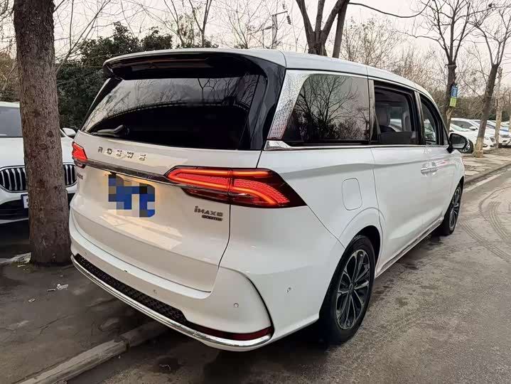 Фото 5 - Roewe iMax 8