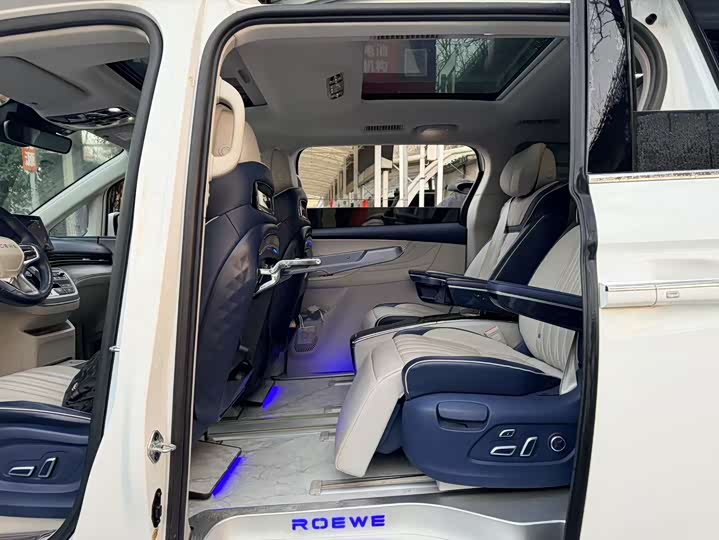 Фото 7 - Roewe iMax 8