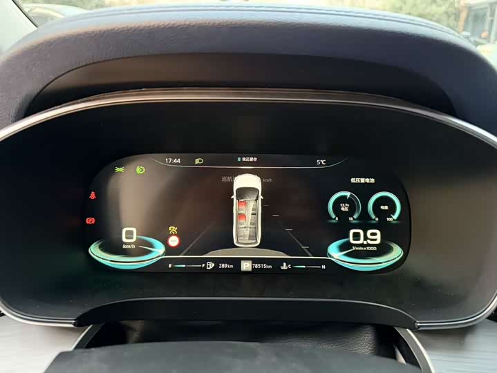 Фото 8 - Roewe iMax 8