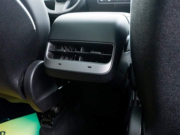 Фото 6 - Tesla Model Y