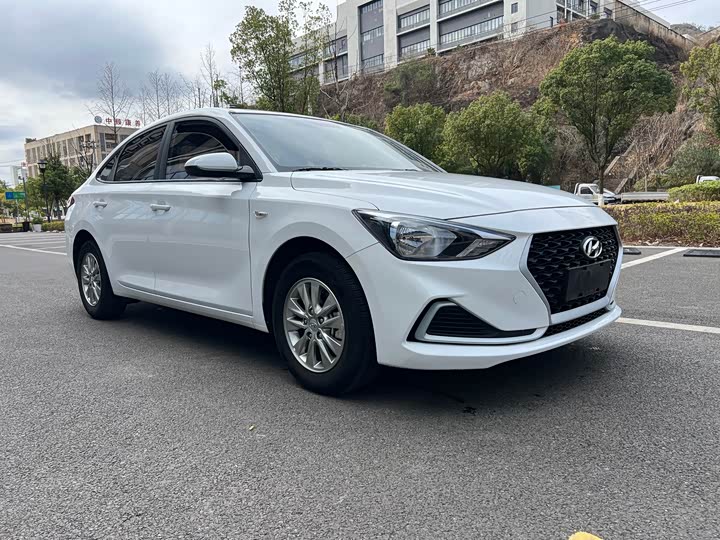 Фото 3 - Hyundai Celesta