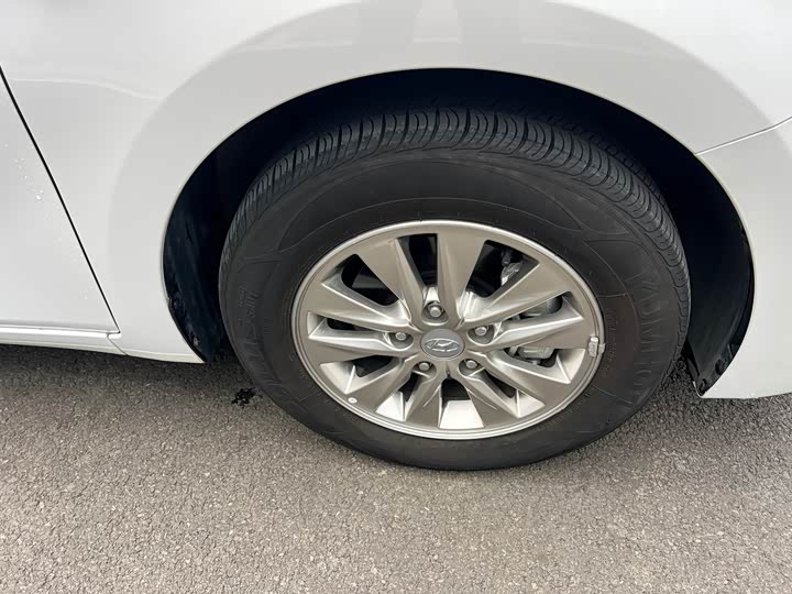 Фото 8 - Hyundai Celesta