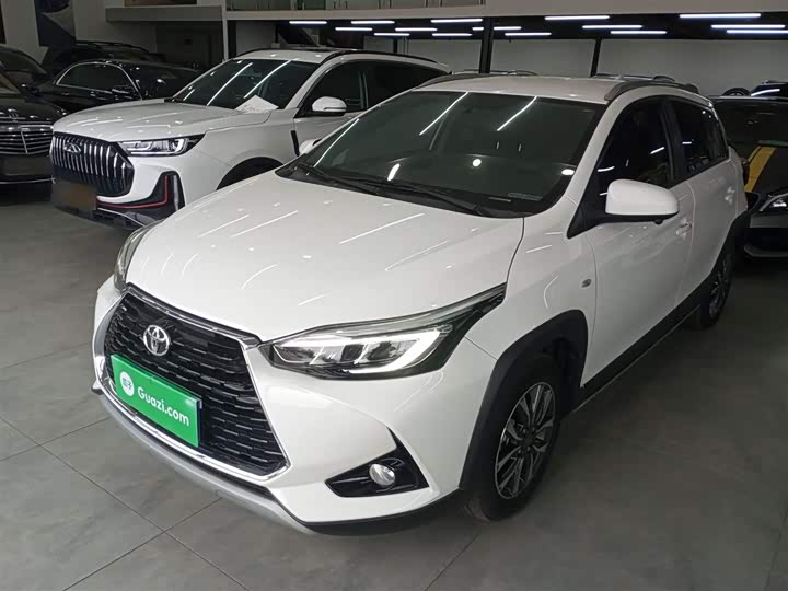 Фото 1 - Toyota Yaris L Hatchback