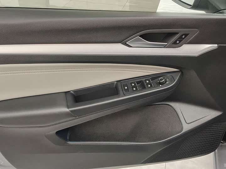 Фото 4 - Volkswagen Golf