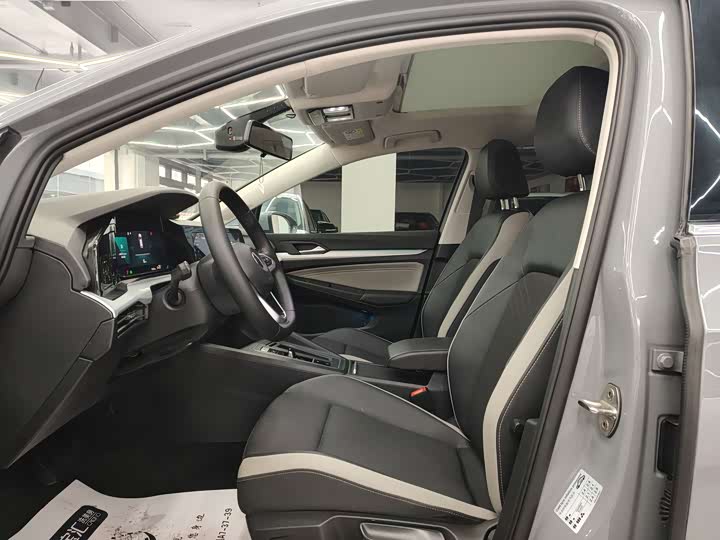 Фото 5 - Volkswagen Golf