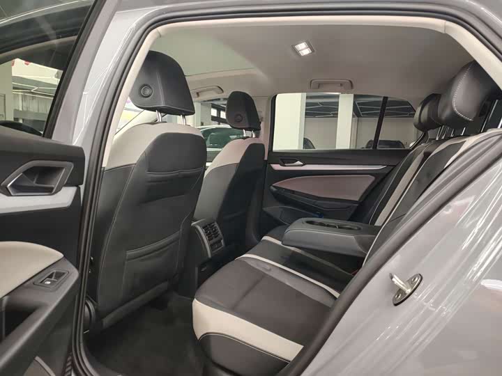 Фото 7 - Volkswagen Golf