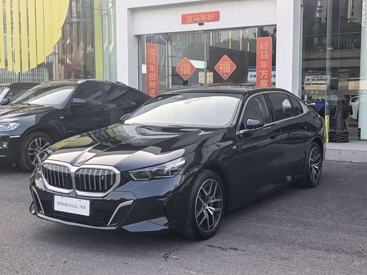 Фото 1 - BMW i5