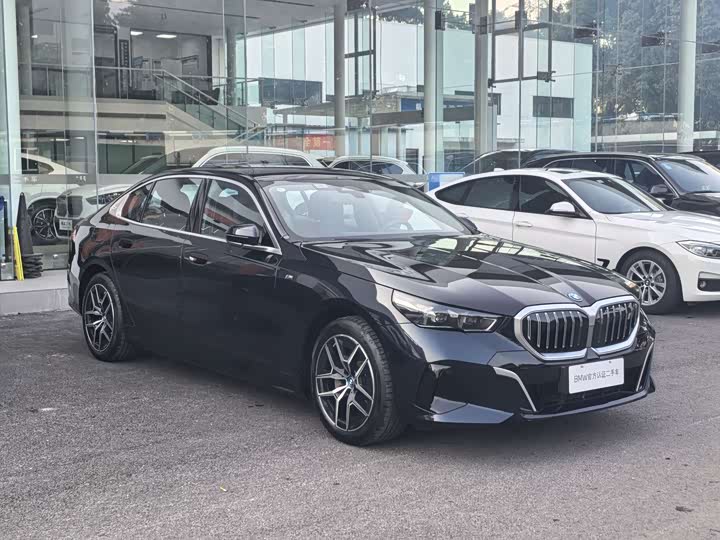 Фото 3 - BMW i5