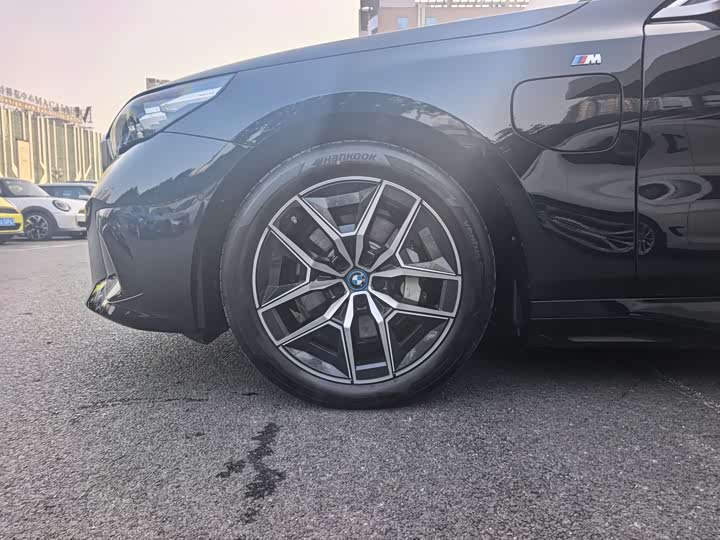 Фото 5 - BMW i5