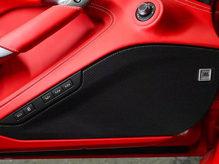 Фото 7 - Ferrari F8